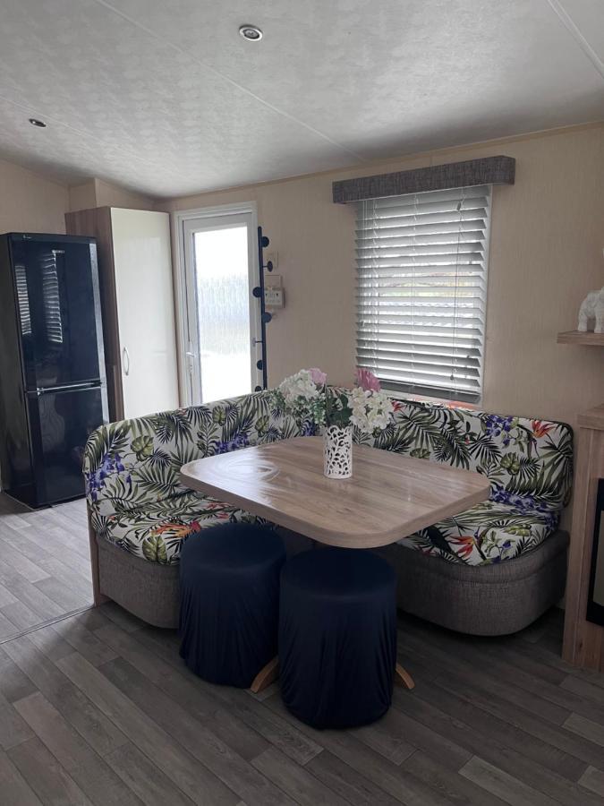 Take Me To The Beach At J&S Caravan Holidays Newquay Bay Resort Saint Columb Minor Exterior photo